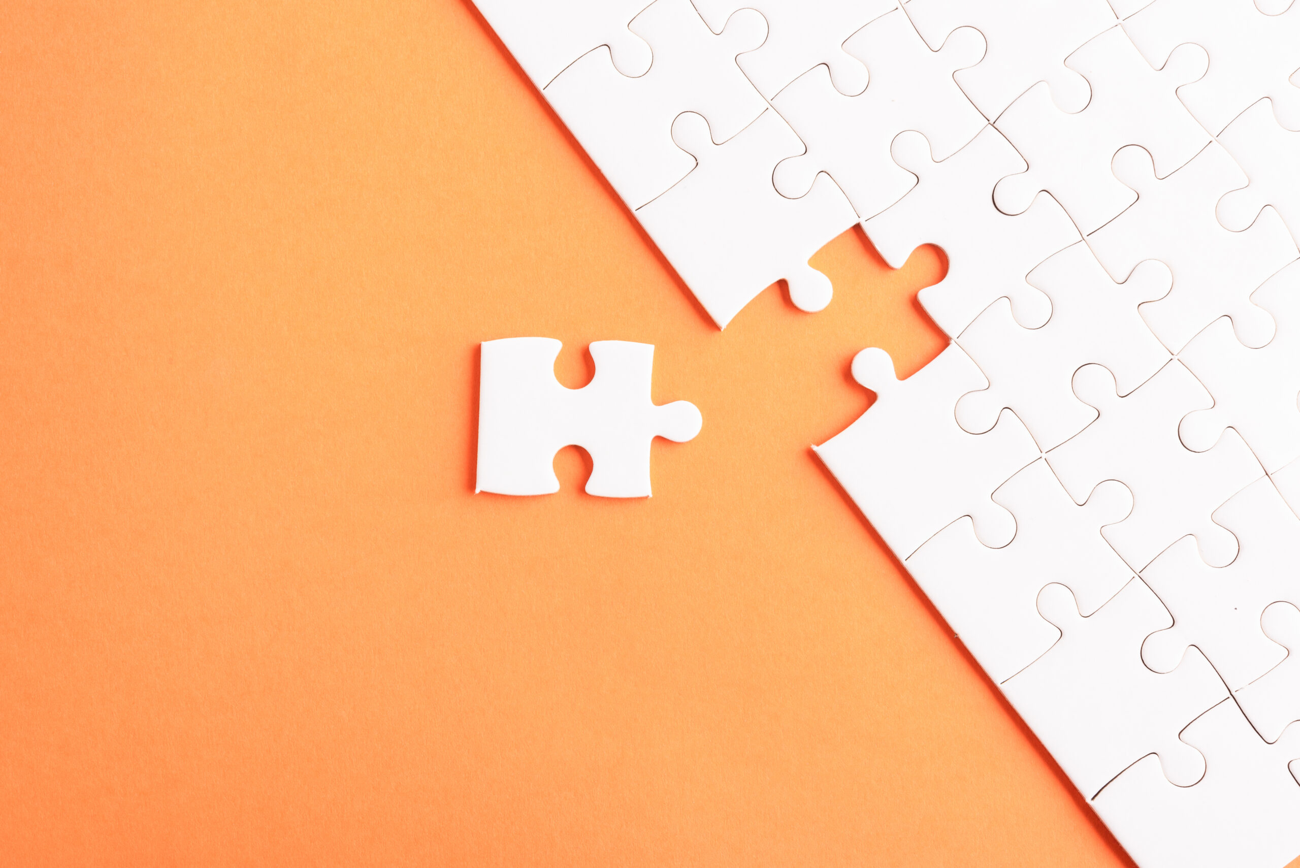 Puzzle ułożone i brakujący 1 element
